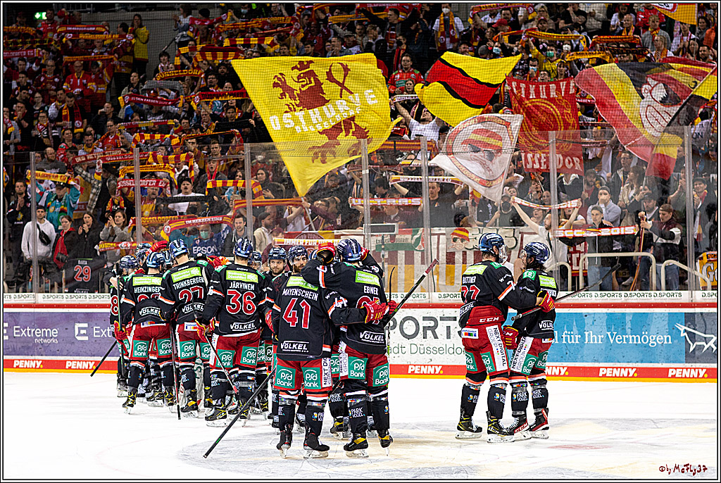 PENNY DEL Viertelfinale 4. Spiel; Duesseldorfer EG - Red Bull Muenchen; Duesseldorf, 16.04.2022